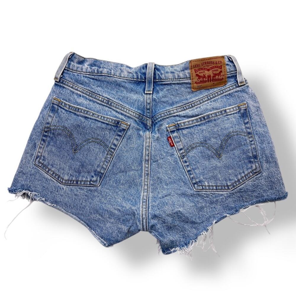 Levi's 501 Button Fly Cut Off‎ Women's Sz. 26 Denim Shorts Blue Light Wash - Picture 2 of 6
